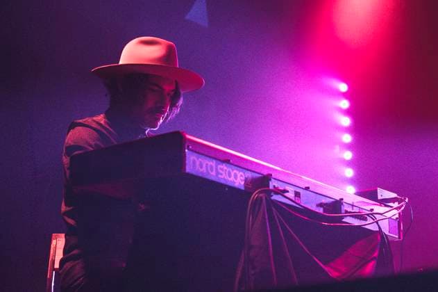 Alessandro Asso Stefana live bei einem Konzert der The Tomorrow Man -Tour von Micah P. Hinson im Monk Club. Rom, 19.11.2025