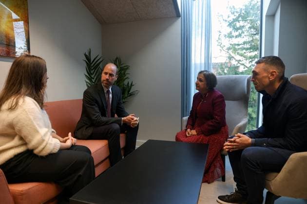 Britain s Prince William visits Rob Burrow Centre for Motor Neurone Disease at Seacroft Hospital, in Leeds Britain s Prince William, Prince of Wales sits with Dr. Agam Jung, rugby union coach Kevin Sinfield and Lindsey Burrow, wife of the late rugby league player Rob Burrow CBE, during a visit to the Rob Burrow Centre for Motor Neurone Disease at Seacroft Hospital, in Leeds, Britain, November 20, 2025., Credit:Temilade Adelaja Avalon UNITED KINGDOM, Leeds Copyright: xTemiladexAdelajax xAvalonx 1053530200