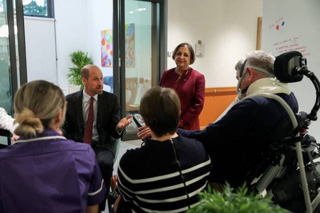 Britain s Prince William visits Rob Burrow Centre for Motor Neurone Disease at Seacroft Hospital, in Leeds Britain s Prince William, Prince of Wales meets Ian Flatt and his wife Rachael Flatt during a visit to the Rob Burrow Centre for Motor Neurone Disease, named after late rugby league player Rob Burrow CBE, at Seacroft Hospital, in Leeds, Britain, November 20, 2025., Credit:Temilade Adelaja Avalon UNITED KINGDOM, Leeds Copyright: xTemiladexAdelajax xAvalonx 1053541690