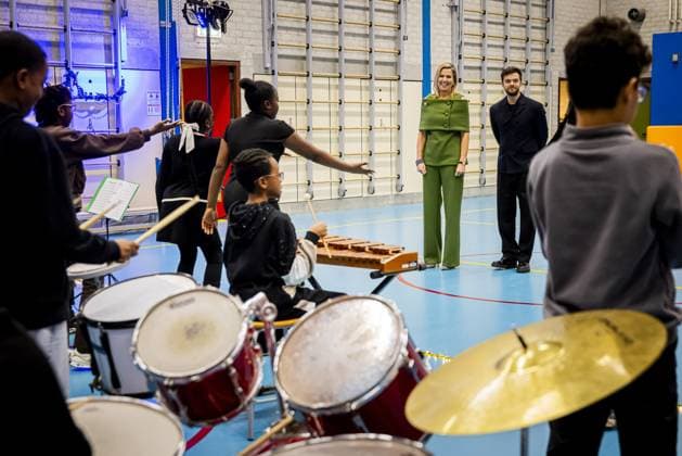 Amsterdam, The Netherlands, 2025-11-20 14:19:21 AMSTERDAM, 20-11-2025, Mobiel Primary School. Queen Maxima, honorary chair of More Music in the Classroom, visited Mobiel Primary School in Amsterdam. Mobiel Primary School is one of twelve primary schools participating in the largest school band in the Netherlands. The school band performs during the annual Christmas Music Gala, which raises awareness of the importance of music and creative education. PHOTO: NLBeeld POOL Patrick van Katwijk Credit: NL Beeld Patrick van Emst  Copyright: xx x