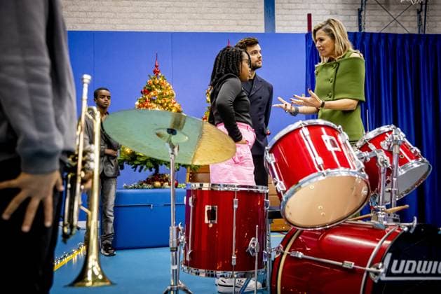 Amsterdam, The Netherlands, 2025-11-20 14:24:31 AMSTERDAM, 20-11-2025, Mobiel Primary School. Queen Maxima, honorary chair of More Music in the Classroom, visited Mobiel Primary School in Amsterdam. Mobiel Primary School is one of twelve primary schools participating in the largest school band in the Netherlands. The school band performs during the annual Christmas Music Gala, which raises awareness of the importance of music and creative education. PHOTO: NLBeeld POOL Patrick van Katwijk Credit: NL Beeld Patrick van Emst  Copyright: xx x