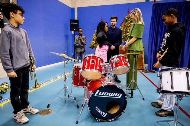 Amsterdam, The Netherlands, 2025-11-20 14:25:15 AMSTERDAM, 20-11-2025, Mobiel Primary School. Queen Maxima, honorary chair of More Music in the Classroom, visited Mobiel Primary School in Amsterdam. Mobiel Primary School is one of twelve primary schools participating in the largest school band in the Netherlands. The school band performs during the annual Christmas Music Gala, which raises awareness of the importance of music and creative education. PHOTO: NLBeeld POOL Patrick van Katwijk Credit: NL Beeld Patrick van Emst  Copyright: xx x