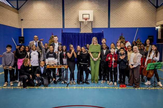 Amsterdam, The Netherlands, 2025-11-20 14:32:02 AMSTERDAM, 20-11-2025, Mobiel Primary School. Queen Maxima, honorary chair of More Music in the Classroom, visited Mobiel Primary School in Amsterdam. Mobiel Primary School is one of twelve primary schools participating in the largest school band in the Netherlands. The school band performs during the annual Christmas Music Gala, which raises awareness of the importance of music and creative education. PHOTO: NLBeeld POOL Patrick van Katwijk Credit: NL Beeld Patrick van Emst  Copyright: xx x