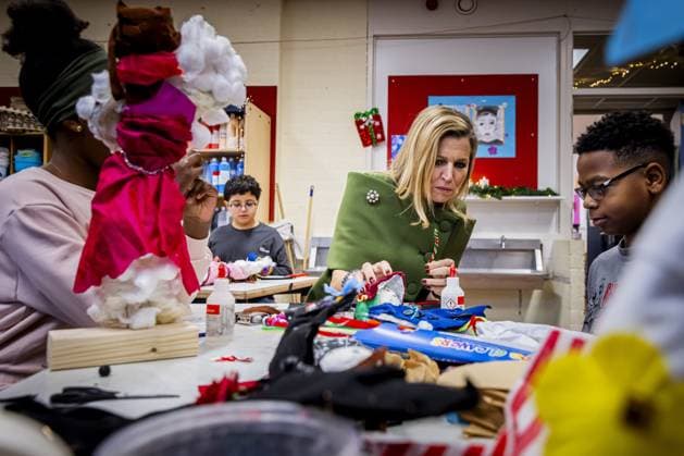 Amsterdam, The Netherlands, 2025-11-20 14:35:18 AMSTERDAM, 20-11-2025, Mobiel Primary School. Queen Maxima, honorary chair of More Music in the Classroom, visited Mobiel Primary School in Amsterdam. Mobiel Primary School is one of twelve primary schools participating in the largest school band in the Netherlands. The school band performs during the annual Christmas Music Gala, which raises awareness of the importance of music and creative education. PHOTO: NLBeeld POOL Patrick van Katwijk Credit: NL Beeld Patrick van Emst  Copyright: xx x