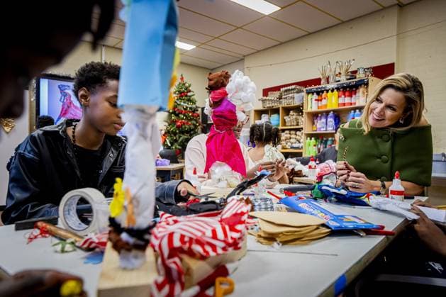 Amsterdam, The Netherlands, 2025-11-20 14:37:04 AMSTERDAM, 20-11-2025, Mobiel Primary School. Queen Maxima, honorary chair of More Music in the Classroom, visited Mobiel Primary School in Amsterdam. Mobiel Primary School is one of twelve primary schools participating in the largest school band in the Netherlands. The school band performs during the annual Christmas Music Gala, which raises awareness of the importance of music and creative education. PHOTO: NLBeeld POOL Patrick van Katwijk Credit: NL Beeld Patrick van Emst  Copyright: xx x