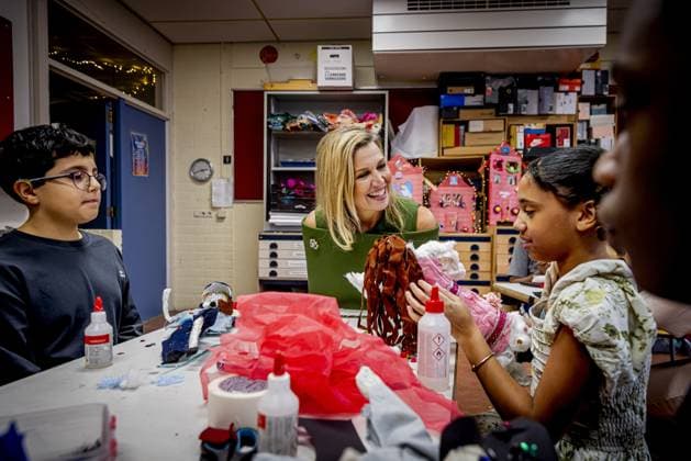 Amsterdam, The Netherlands, 2025-11-20 14:40:35 AMSTERDAM, 20-11-2025, Mobiel Primary School. Queen Maxima, honorary chair of More Music in the Classroom, visited Mobiel Primary School in Amsterdam. Mobiel Primary School is one of twelve primary schools participating in the largest school band in the Netherlands. The school band performs during the annual Christmas Music Gala, which raises awareness of the importance of music and creative education. PHOTO: NLBeeld POOL Patrick van Katwijk Credit: NL Beeld Patrick van Emst  Copyright: xx x