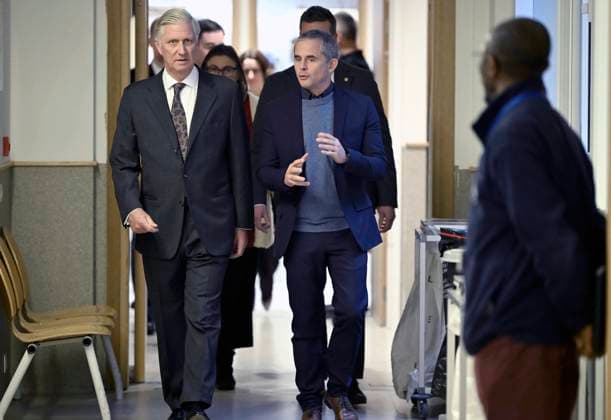 King Philippe visits the emergency department at Saint-Pierre University Hospital BRUSSELS, BELGIUM - NOVEMBER 20 : King Philippe visits the emergency department at Saint-Pierre University Hospital. Located in the heart of Brussels, this hospital is deeply rooted in the social reality of the city and plays a crucial role in frontline healthcare. During his visit, the King follows the typical journey of a patient admitted to the emergency department. He is then briefed on developments in Brussels in terms of (mental) health, precariousness and urban violence. Finally, he talks to several people working in the field on November 20, 2025 in Brussels, Belgium, 20 11 2025 Brussels Belgium  Copyright: xDidierxLebrunx