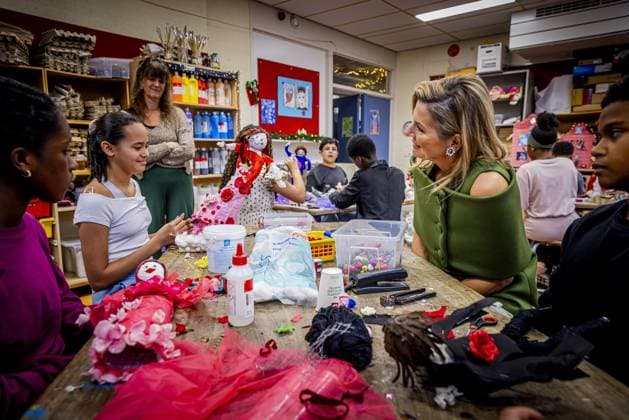 Amsterdam, The Netherlands, 2025-11-20 14:49:35 AMSTERDAM, 20-11-2025, Mobiel Primary School. Queen Maxima, honorary chair of More Music in the Classroom, visited Mobiel Primary School in Amsterdam. Mobiel Primary School is one of twelve primary schools participating in the largest school band in the Netherlands. The school band performs during the annual Christmas Music Gala, which raises awareness of the importance of music and creative education. PHOTO: NLBeeld POOL Patrick van Katwijk Credit: NL Beeld Patrick van Emst  Copyright: xx x