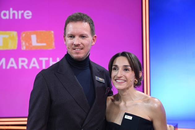 Fussball Bundestrainer Julian NAGELSMANN mit Partnerin Lena WURZENBERGER, 30. RTL Spendenmarathon Wir helfen Kindern , Fernsehen, 20.-21.11.2024 in Huerth, Deutschland,