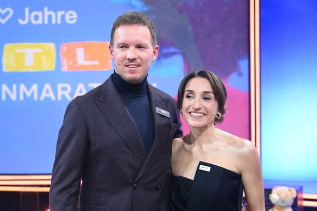 Fussball Bundestrainer Julian NAGELSMANN mit Partnerin Lena WURZENBERGER, 30. RTL Spendenmarathon Wir helfen Kindern , Fernsehen, 20.-21.11.2024 in Huerth, Deutschland,