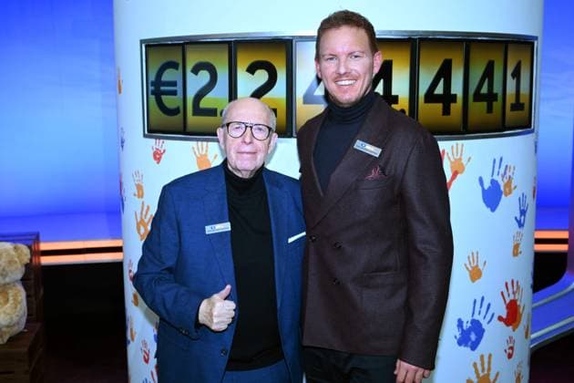 Fussball Bundestrainer Julian NAGELSMANN (rechts) und Reiner CALMUND, 30. RTL Spendenmarathon Wir helfen Kindern , Fernsehen, 20.-21.11.2024 in Huerth, Deutschland,