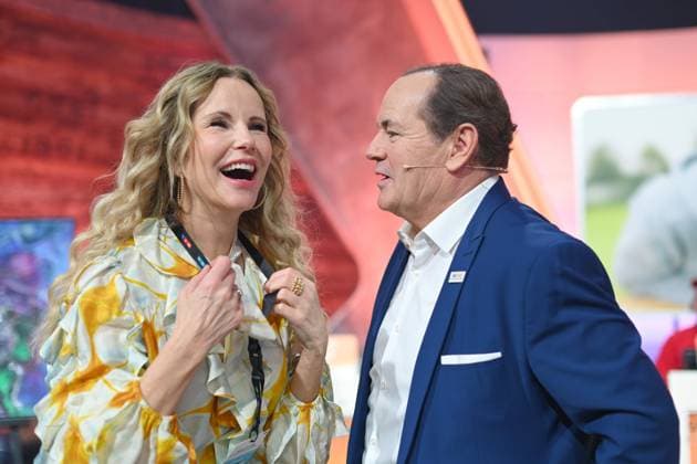 Katja BURKARD, Moderatorin, Wolfram KONS, Moderator, 30. RTL Spendenmarathon Wir helfen Kindern , Fernsehen, 20.-21.11.2024 in Huerth, Deutschland,