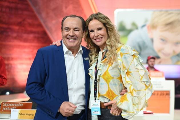 Katja BURKARD, Moderatorin, Wolfram KONS, Moderator, 30. RTL Spendenmarathon Wir helfen Kindern , Fernsehen, 20.-21.11.2024 in Huerth, Deutschland,