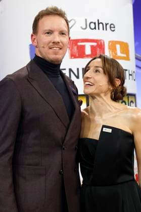 Julian Nagelsmann mit Freundin Lena Wurzenberger beim 30. RTL-Spendenmarathon 2025 im Studio 8 der EMG Studios. Hürth, 20.11.2025