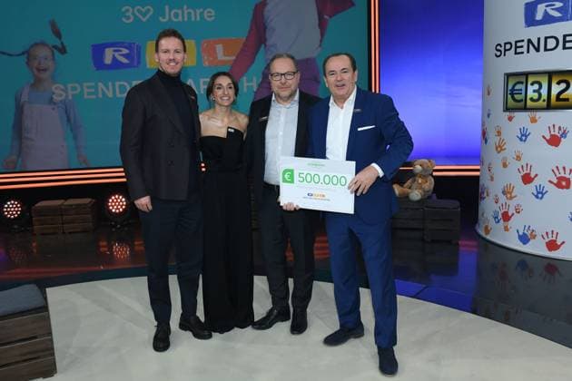 30. RTL-Spendenmarathon 2025 am 20.11.2025 im EMG Studio 8 in Hürth V.l.n.r.: Julian Nagelsmann ( Bundestrainer ) - Lena Wurzenberger - Dr. Thomas Stoffmehl ( Sprecher des Vorstands Vorwerk ) - Wolfram Kons beim 30. RTL-Spendenmarathon 2025 am 22.11.2025 im EMG Studio 8 in Hürth.