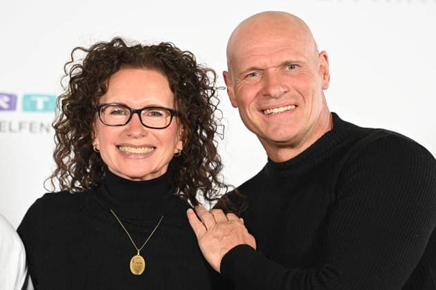 Thorsten LEGAT, ehem. Fussballspieler, mit Ehefrau Alexandra 30. RTL Spendenmarathon Wir helfen Kindern , Fernsehen, 20.-21.11.2024 in Huerth, Deutschland,