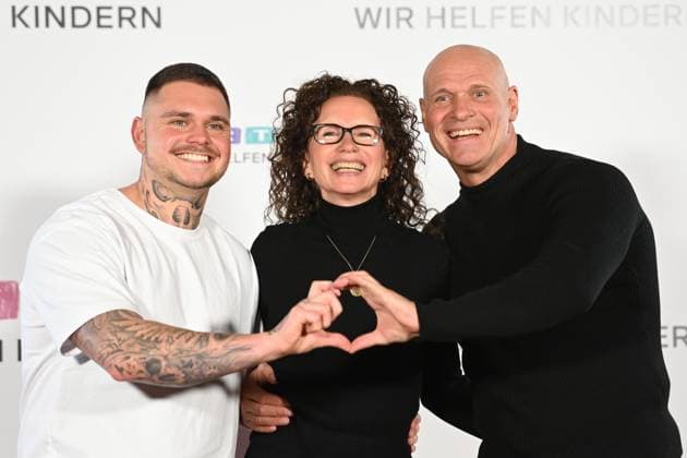 Thorsten LEGAT, ehem. Fussballspieler, mit Ehefrau Alexandra und Sohn Nico, 30. RTL Spendenmarathon Wir helfen Kindern , Fernsehen, 20.-21.11.2024 in Huerth, Deutschland,
