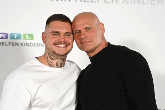 Thorsten LEGAT, ehem. Fussballspieler, mit Sohn Nico, 30. RTL Spendenmarathon Wir helfen Kindern , Fernsehen, 20.-21.11.2024 in Huerth, Deutschland,