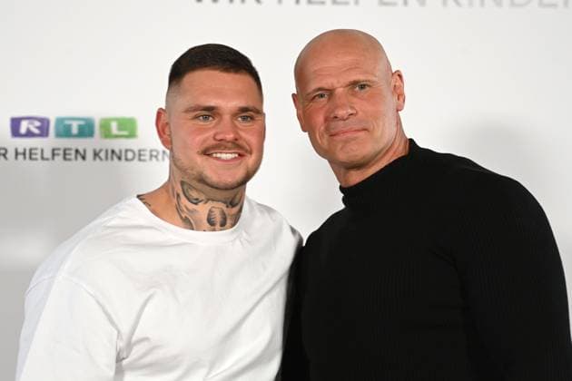 Thorsten LEGAT, ehem. Fussballspieler, mit Sohn Nico, 30. RTL Spendenmarathon Wir helfen Kindern , Fernsehen, 20.-21.11.2024 in Huerth, Deutschland,