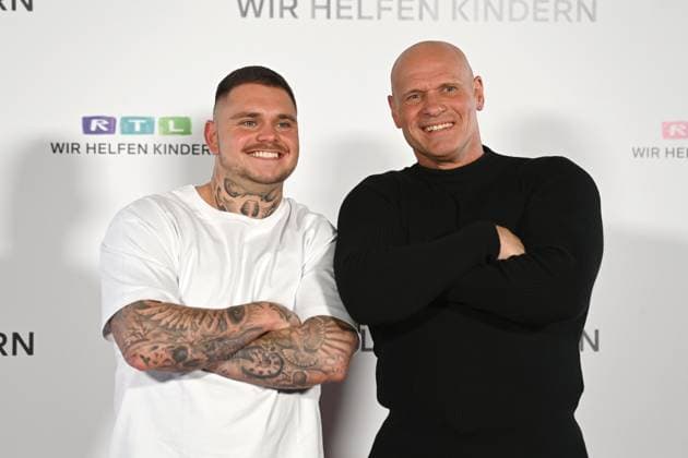 Thorsten LEGAT, ehem. Fussballspieler, mit Sohn Nico, 30. RTL Spendenmarathon Wir helfen Kindern , Fernsehen, 20.-21.11.2024 in Huerth, Deutschland,