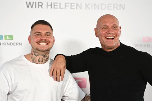 Thorsten LEGAT, ehem. Fussballspieler, mit Sohn Nico, 30. RTL Spendenmarathon Wir helfen Kindern , Fernsehen, 20.-21.11.2024 in Huerth, Deutschland,