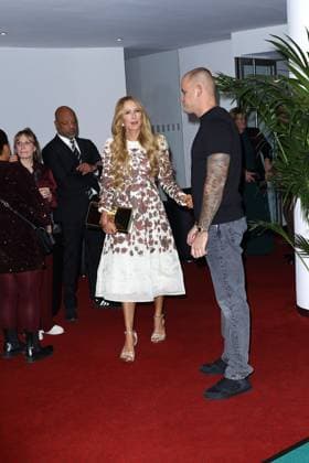 Jenny Elvers und ihr Sohn Paul Jolig bei der Tarzan Musical Premiere am 20.11.2025 im Stage Theater Neue Flora in Hamburg Tarzan Musical Premiere in Hamburg