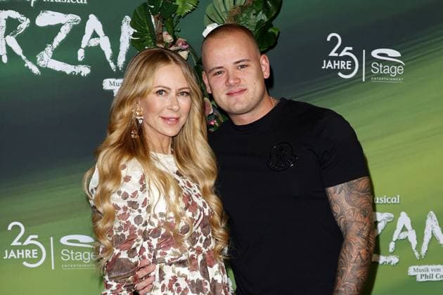 Jenny Elvers und ihr Sohn Paul Jolig bei der Tarzan Musical Premiere am 20.11.2025 im Stage Theater Neue Flora in Hamburg Tarzan Musical Premiere in Hamburg