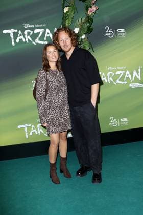 Michael Schulte und seine Ehefrau Katharina Schulte bei der Tarzan Musical Premiere am 20.11.2025 im Stage Theater Neue Flora in Hamburg Tarzan Musical Premiere in Hamburg