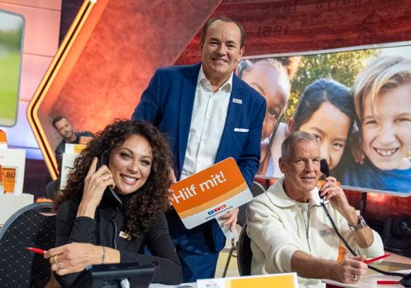 v.l.n.r. Model Lilly Becker, Moderator Wolfram Kons und ehemaliger Boxer Henry Maske beim 30. RTL-Spendenmarathon 2025 im Studio 8 der EMG Studios in Hürth, 20.11.2025 30th RTL Charity Marathon 2025 in Studio 8 of the EMG Studios in Hürth Copyright: MarcoxBader