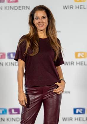 Moderatorin Elena Bruhn beim 30. RTL-Spendenmarathon 2025 im Studio 8 der EMG Studios in Hürth, 20.11.2025 30th RTL Charity Marathon 2025 in Studio 8 of the EMG Studios in Hürth Copyright: MarcoxBader