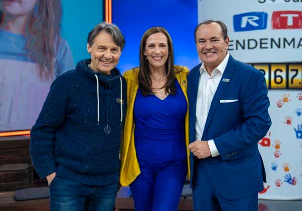 v.l.n.r. Schauspieler Wolfgang Bahro, Schauspielerin Ulrike Frank und Moderator Wolfram Kons beim 30. RTL-Spendenmarathon 2025 im Studio 8 der EMG Studios in Hürth, 20.11.2025 30th RTL Charity Marathon 2025 in Studio 8 of the EMG Studios in Hürth Copyright: MarcoxBader