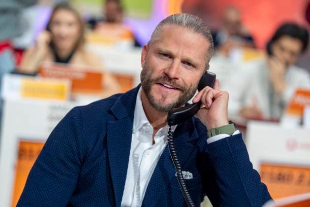 Bachelor Paul Janke beim 30. RTL-Spendenmarathon 2025 im Studio 8 der EMG Studios in Hürth, 20.11.2025 30th RTL Charity Marathon 2025 in Studio 8 of the EMG Studios in Hürth Copyright: MarcoxBader