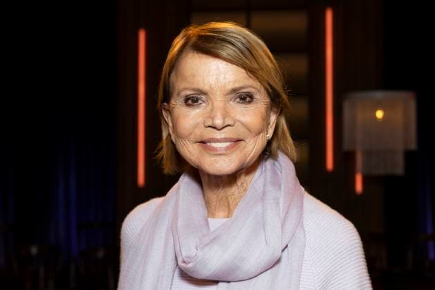 Schauspielerin Uschi GLAS, Portrait, Portraet, freundlich, Lachen, zu Gast in der TV Sendung ,,Koelner Treff,, im WDR Fernsehen, Aufzeichnung am 20.11.2025.