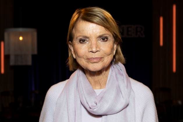 Schauspielerin Uschi GLAS, Portrait, Portraet, freundlich, zu Gast in der TV Sendung ,,Koelner Treff,, im WDR Fernsehen, Aufzeichnung am 20.11.2025.