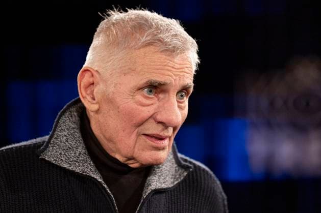 Schauspieler Heinz HOENIG, Portrait, Portraet, konzentriert, im Halbprofil, zu Gast in der TV Sendung ,,Koelner Treff,, im WDR Fernsehen, Aufzeichnung am 20.11.2025.