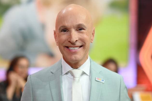 Michael BEGASSE, Adelsexperte, Moderator, 30. RTL Spendenmarathon Wir helfen Kindern , Fernsehen, 20.-21.11.2024 in Huerth, Deutschland,