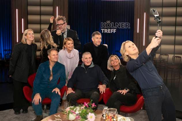 Clare Devlin, Sandy Mölling, Philipp Hochmair, Uschi Glas, Paul Panzer, Heinz Hoenig, Micky Beisenherz, Annika Kärsten-Hoenig und Susan Link bei der Aufzeichnung der WDR-Talkshow Kölner Treff im WDR Studio BS 3. Köln, 20.11.2025
