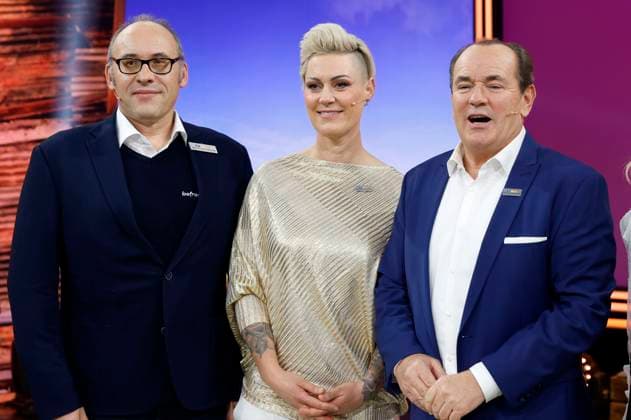 Christian Göbser, Carola Holzner und Wolfram Kons beim 30. RTL-Spendenmarathon 2025 im Studio 8 der EMG Studios. Hürth, 20.11.2025