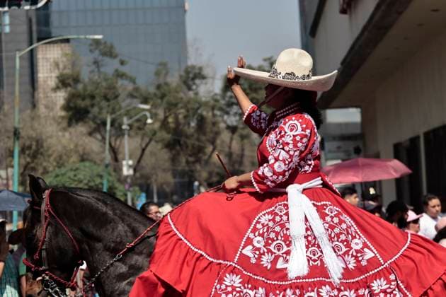 November 20, 2025, Mexico, Cdmx, Mexico: As part of the celebration of the 115th Anniversary of the Mexican Revolution, hundreds of soldiers dressed as charros and escaramuzas, in period attire, on horseback, and in a caravan of trucks adorned with giant sombreros, paraded down Avenida Juo¡rez for locals and visitors to enjoy the spectacle prepared by the Army, Navy, and National Guard. Mexico Mexico - ZUMAp204 20251120_zip_p204_085 Copyright: xJosuexPerezx