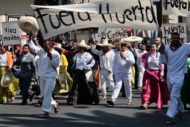 November 20, 2025, Mexico, Cdmx, Mexico: As part of the celebration of the 115th Anniversary of the Mexican Revolution, hundreds of soldiers dressed as charros and escaramuzas, in period attire, on horseback, and in a caravan of trucks adorned with giant sombreros, paraded down Avenida Juo¡rez for locals and visitors to enjoy the spectacle prepared by the Army, Navy, and National Guard. Mexico Mexico - ZUMAp204 20251120_zip_p204_048 Copyright: xJosuexPerezx