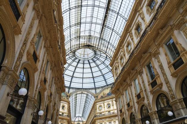Mailand, Italien 24.04.2024: Einkaufsgalerie im Zentrum von Mailand, Galleria Vittorio Emanuele Milan, Italy - 24.04.2024: shopping gallery in the center of Milan, Galleria Vittorio Emanuele Copyright: imageBROKER IgorxZakirov ibxiqx15572805.jpg