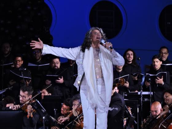 RECORD DATE NOT STATED Christmas concert for a good cause. Sao Paulo (SP), 11 20 2025 - Music Concert Christmas: Charles Miller Square hosts the first edition of Christmas for Good - a concert with Andrea Bocelli, Ivan Lins, Simone, Paula Lima, Tony Gordon, and opera singer Valentina Lassi. The event also included the inauguration of the Pacaembu Christmas tree, 21 meters tall. (Foto: Leandro Chemalle Thenews2 imago images) Christmas concert for a good cause.  Copyright: xLeandroxChemallex