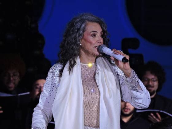 RECORD DATE NOT STATED Christmas concert for a good cause. Sao Paulo (SP), 11 20 2025 - Music Concert Christmas: Charles Miller Square hosts the first edition of Christmas for Good - a concert with Andrea Bocelli, Ivan Lins, Simone, Paula Lima, Tony Gordon, and opera singer Valentina Lassi. The event also included the inauguration of the Pacaembu Christmas tree, 21 meters tall. (Foto: Leandro Chemalle Thenews2 imago images) Christmas concert for a good cause.  Copyright: xLeandroxChemallex