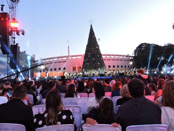 RECORD DATE NOT STATED Christmas concert for a good cause. Sao Paulo (SP), 11 20 2025 - Music Concert Christmas: Charles Miller Square hosts the first edition of Christmas for Good - a concert with Andrea Bocelli, Ivan Lins, Simone, Paula Lima, Tony Gordon, and opera singer Valentina Lassi. The event also included the inauguration of the Pacaembu Christmas tree, 21 meters tall. (Foto: Leandro Chemalle Thenews2 imago images) Christmas concert for a good cause.  Copyright: xLeandroxChemallex