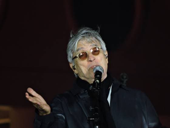 RECORD DATE NOT STATED Christmas concert for a good cause. Sao Paulo (SP), 11 20 2025 - Music Concert Christmas: Charles Miller Square hosts the first edition of Christmas for Good - a concert with Andrea Bocelli, Ivan Lins, Simone, Paula Lima, Tony Gordon, and opera singer Valentina Lassi. The event also included the inauguration of the Pacaembu Christmas tree, 21 meters tall. (Foto: Leandro Chemalle Thenews2 imago images) Christmas concert for a good cause.  Copyright: xLeandroxChemallex