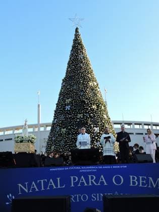 RECORD DATE NOT STATED Christmas concert for a good cause. Sao Paulo (SP), 11 20 2025 - Music Concert Christmas - Cardinal Dom Odilo Scherem celebrates an ecumenical mass with the image of Our Lady of Fatima at the opening of the Christmas for Good event in Charles Miller Square. The event also included the inauguration of the 21-meter-high Christmas tree at Pacaembu Stadium. (Foto: Leandro Chemalle Thenews2 imago images) Christmas concert for a good cause.  Copyright: xLeandroxChemallex