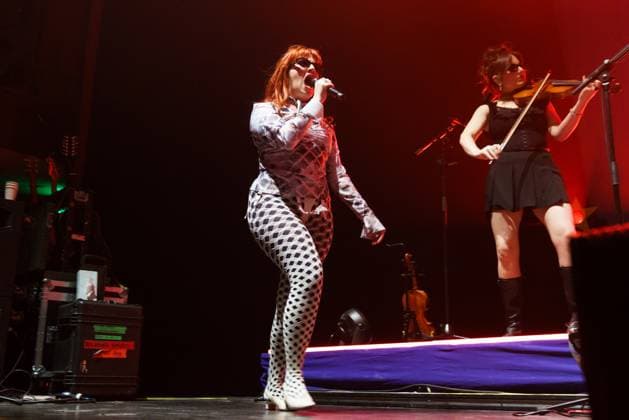CMAT performs in Brighton, UK Brighton, UK, CMAT, Thursday 20 November 2025 at The Brighton Dome. CMAT an Irish singer, songwriter and musician Ciara Mary-Alice Thompson., Credit:Andy Sturmey Avalon United Kingdom  Copyright: xAndyxSturmeyx xAvalonx 1053615333