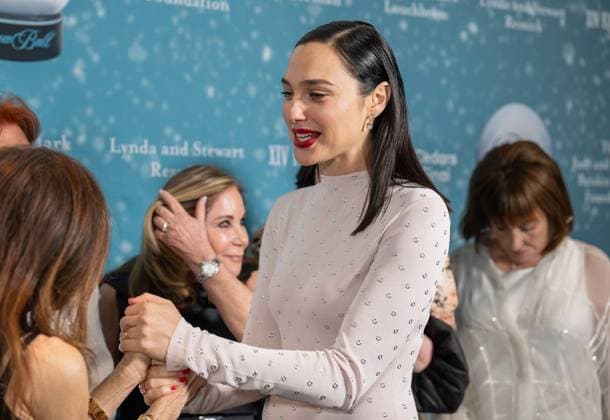 November 20, 2025, Beverly Hills, California, USA: Gal Gadot arrives on the red carpet of the WomenÃ¢â‚¬â ¢s Guild Cedars-Sinai Fall Snow Ball Gala at the Beverly Wilshire Hotel in Beverly Hills California on November 20th, 2025. Beverly Hills USA - ZUMAt169 20251120_zep_t169_007 Copyright: xConnorxTerryx