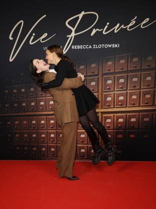 Rebecca Zlotowski et Natalie Portman Première du film Vie Privée au cinéma Pathé Palace à Paris le 20 novembre 2025 Coadic Guirec Bestimage Premiere of the film Vie Privée at the Pathé Palace cinema in Paris on November 20, 2025 Paris France  Copyright: xCOADICxGUIRECx xBESTIMAGExCOADICxGUIRECx xBESTIMAGEx
