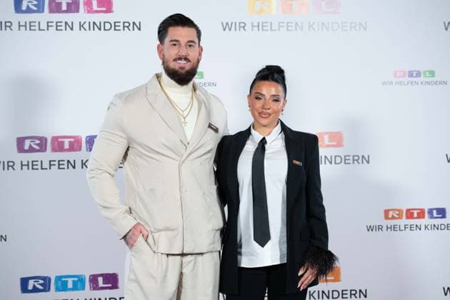 Mike und Leyla HEITER, TV Persoenlichkeiten, Portraet, Porträt, Portrait, Angeschnittenes Einzelbild, Einzelmotiv, 30. RTL Spendenmarathon Wir helfen Kindern , Fernsehen, 20.-21.11.2024 in Huerth, Deutschland,